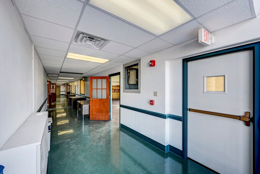 More Photos Of 301 Delaware Ave, Olyphant Office For Sale