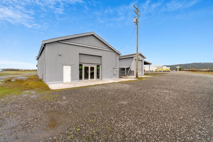 More Photos Of 4051-4061 N Highway 101, Eureka Warehouse For Sale