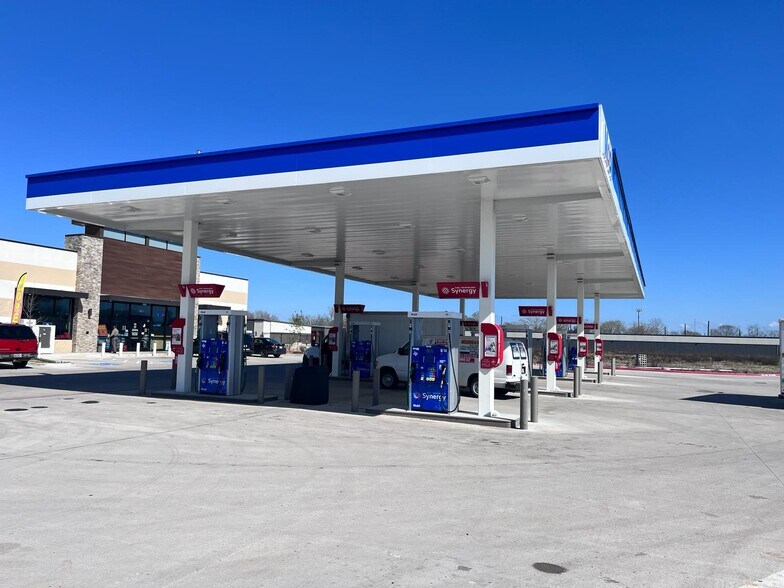 More Photos Of 14105 Highway 6, Rosharon Service Station For Lease