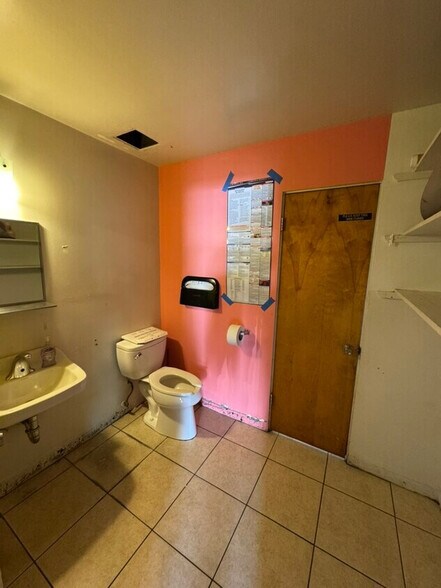 More Photos Of 948 W 9th St, Upland Warehouse For Lease