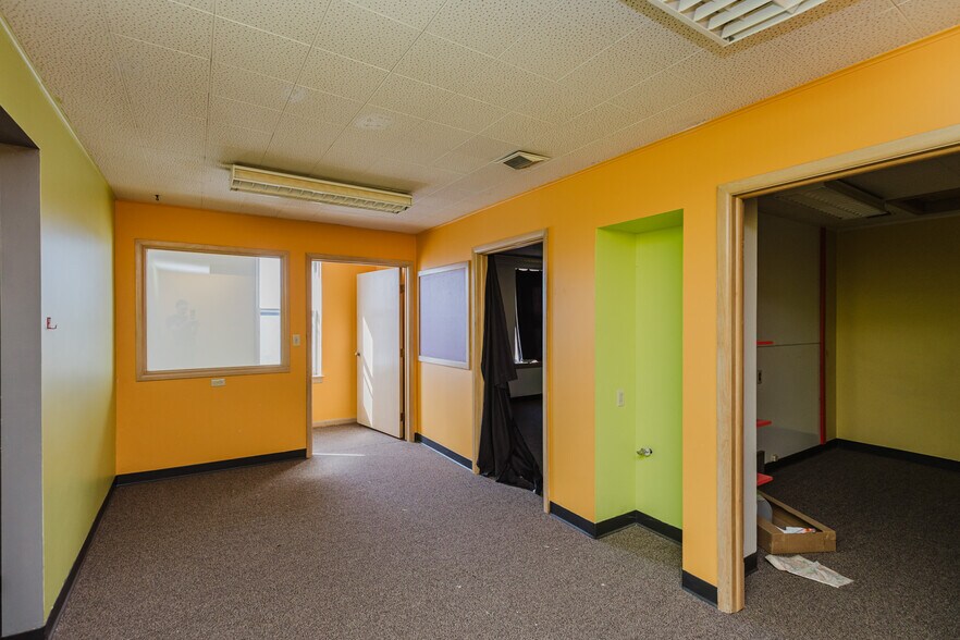 More Photos Of 722 N Main St, Newton Office For Sale