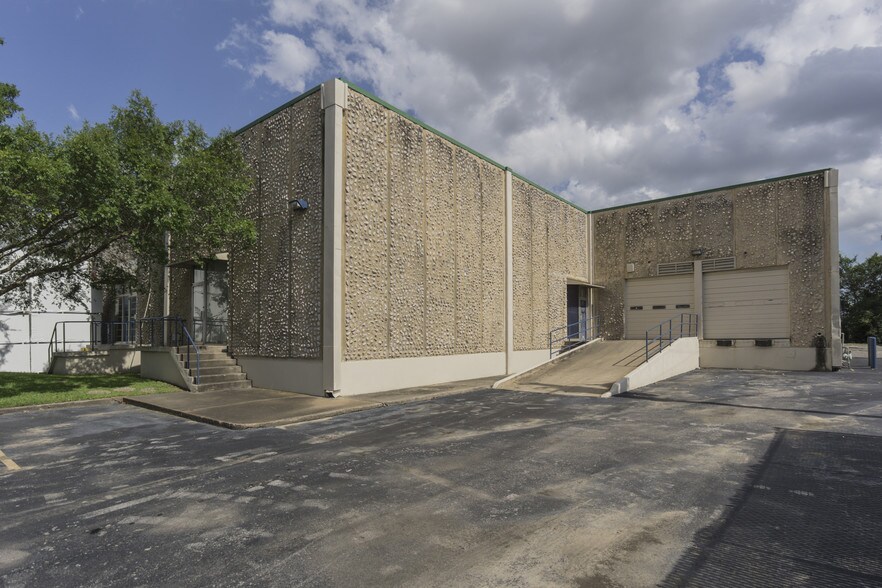 More Photos Of 7235-7255 Wynnwood Ln, Houston Unknown For Lease