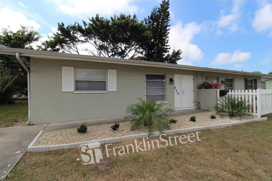 More Photos Of 308-630 Briarwood Rd, Venice Specialty For Sale