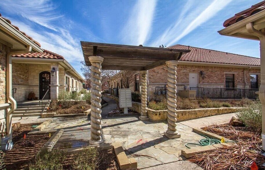 More Photos Of 1135 Kinwest Pky, Irving Office For Sale