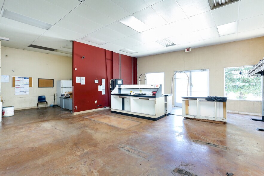 More Photos Of 9262 Culebra Rd, San Antonio Storefront Retail Office For Sale