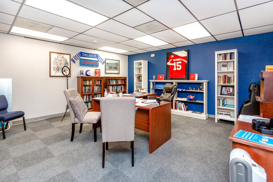 More Photos Of 11633 137th St N, Largo Showroom For Sale