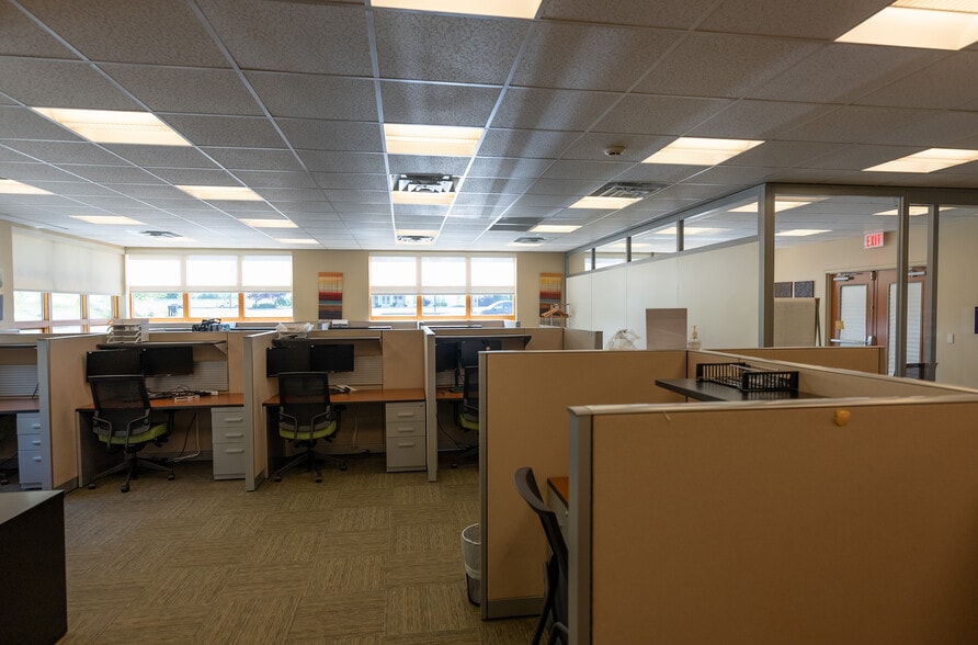 More Photos Of 150 Scharberry Ln, Mars Office For Lease