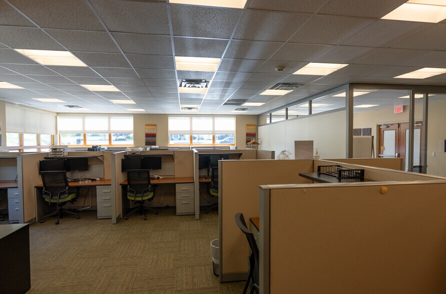More Photos Of 150 Scharberry Ln, Mars Office For Sale