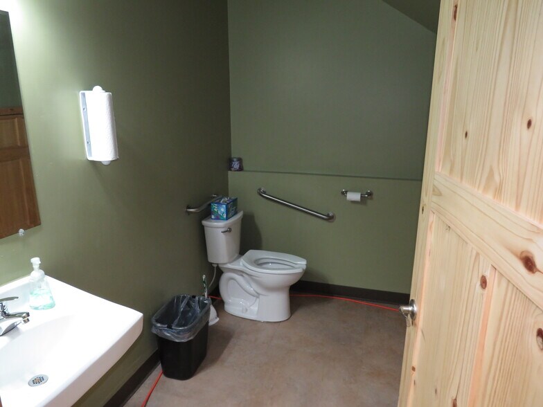 More Photos Of 264-272 S Front St, Braidwood Freestanding For Lease