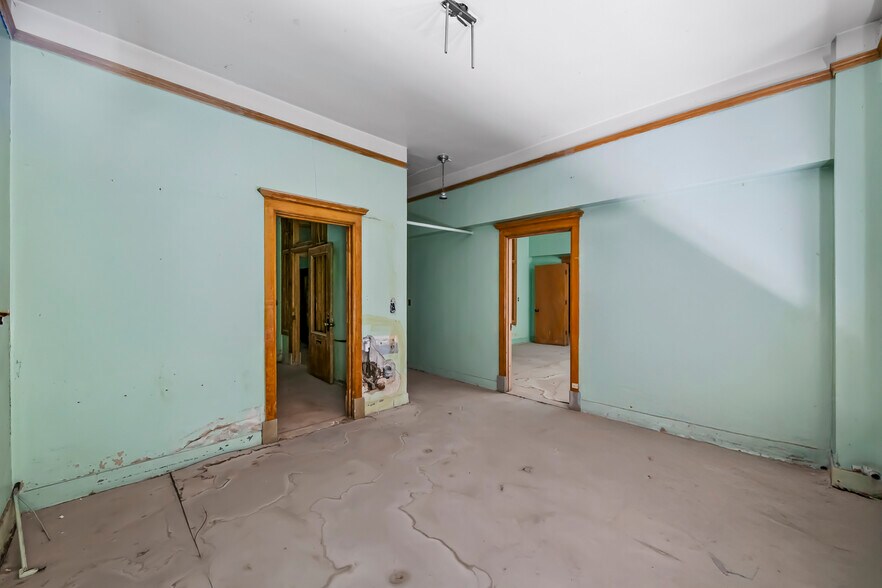 More Photos Of 502 S Main St, Rock Springs General Retail For Sale