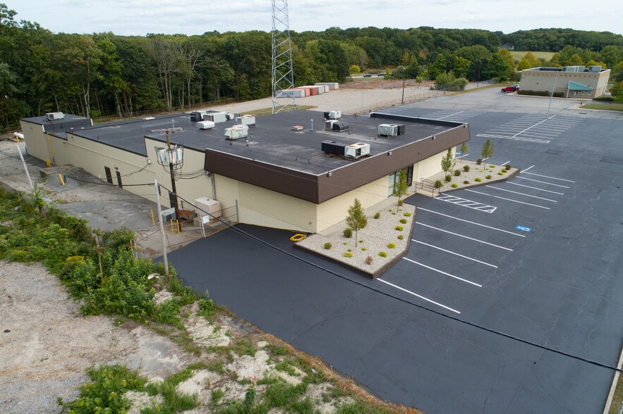 More Photos Of 1320 Eddie Dowling Hwy, Lincoln Showroom For Sale