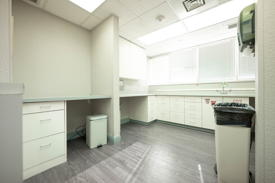 More Photos Of 7200 W Cathedral Rock Dr, Las Vegas Medical For Sale