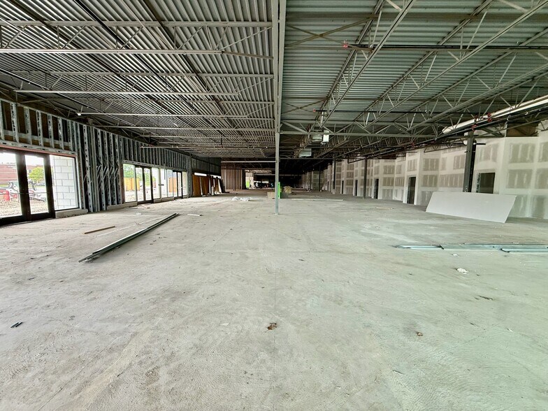 More Photos Of 6131 Greenfield Rd, Dearborn Storefront For Lease