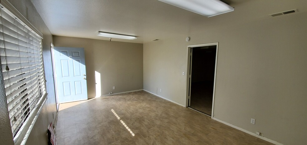 More Photos Of 1231 S Buena Vista St, San Jacinto Service For Sale