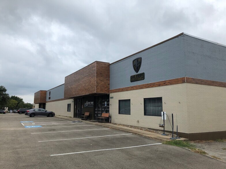 Primary Photo Of 13619-13625 Neutron Rd, Farmers Branch Light Manufacturing For Lease