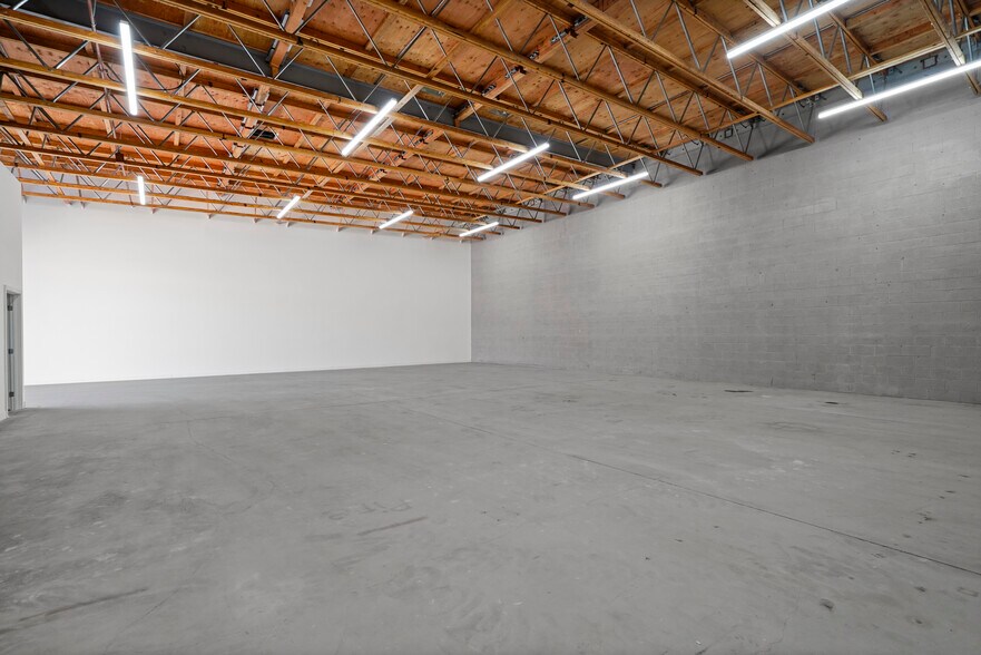 More Photos Of 10926 Randall St, Sun Valley Warehouse For Lease