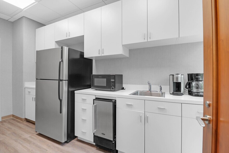 More Photos Of 40 Calhoun St, Charleston Office For Lease