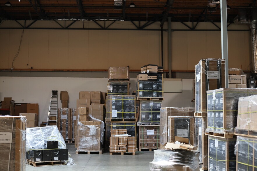 More Photos Of 15823 W Monte St, Sylmar Distribution For Sale