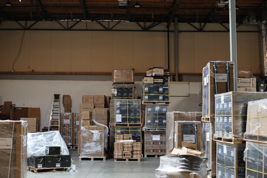 More Photos Of 15823 W Monte St, Sylmar Distribution For Lease