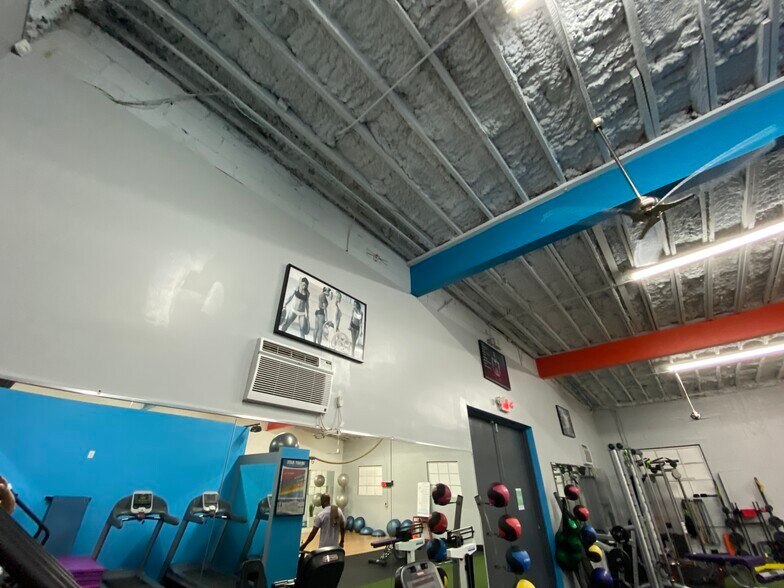 More Photos Of 5120 N Florida Ave, Tampa Health Club For Lease