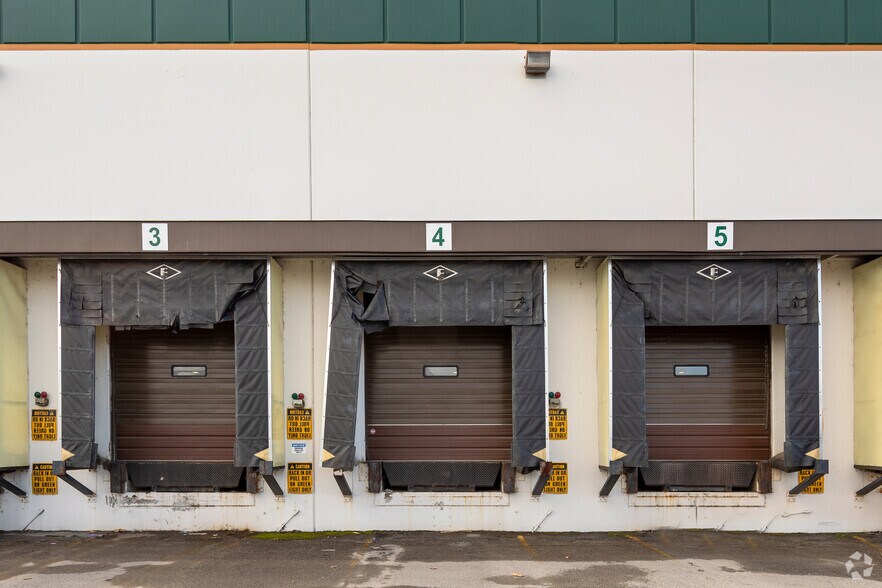 More Photos Of 6710 Grade Ln, Louisville Warehouse For Lease