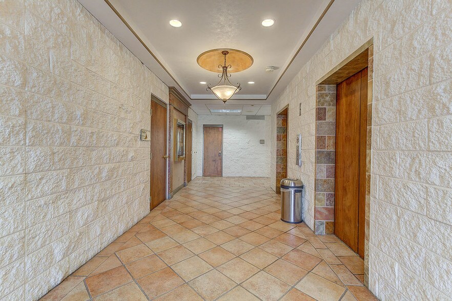 More Photos Of 375 Glensprings Dr, Springdale Office For Sale