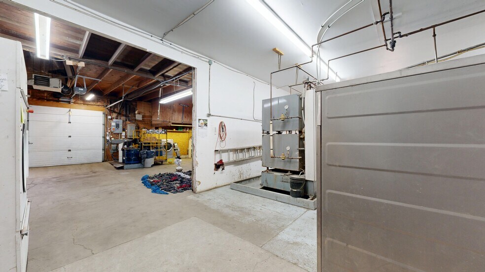 More Photos Of 4707 50 st, Stettler Service For Sale