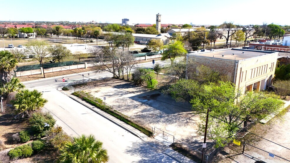 More Photos Of 1302 Grayson st, San Antonio Land For Lease