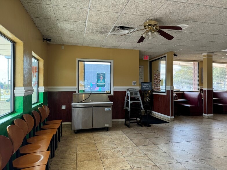 More Photos Of 315 N Bell Blvd, Cedar Park Restaurant For Lease