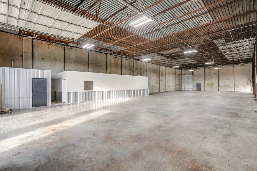 More Photos Of 1008 E 11th St, Fort Worth Warehouse For Lease