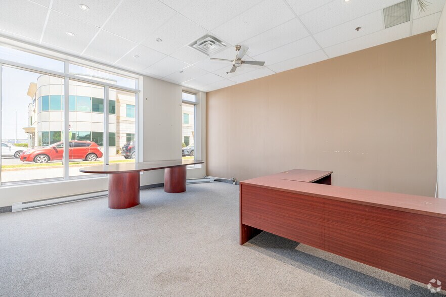 More Photos Of 9175-9225 Boul Langelier, Montréal Warehouse For Lease