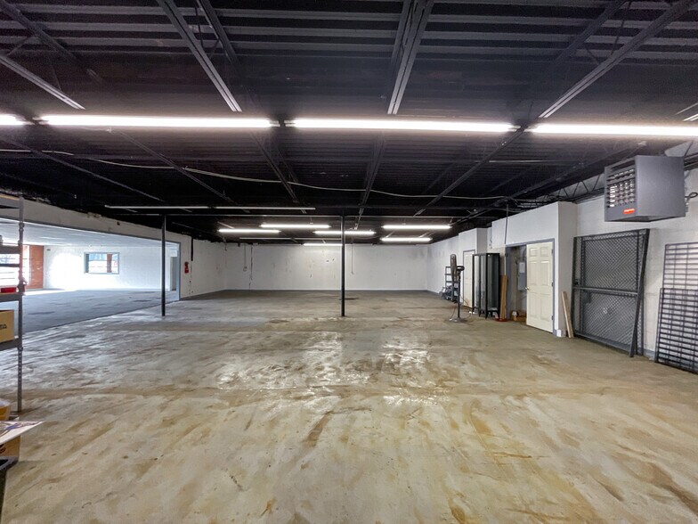 More Photos Of 3608 Roosevelt blvd, Monroe Storefront Retail Office For Sale