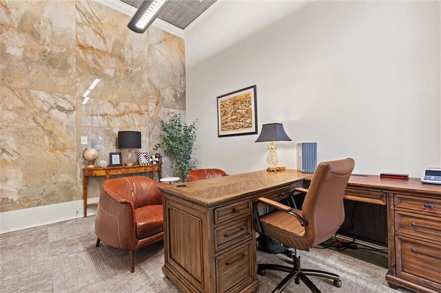 More Photos Of 7 N Royal St, Mobile Office For Sale