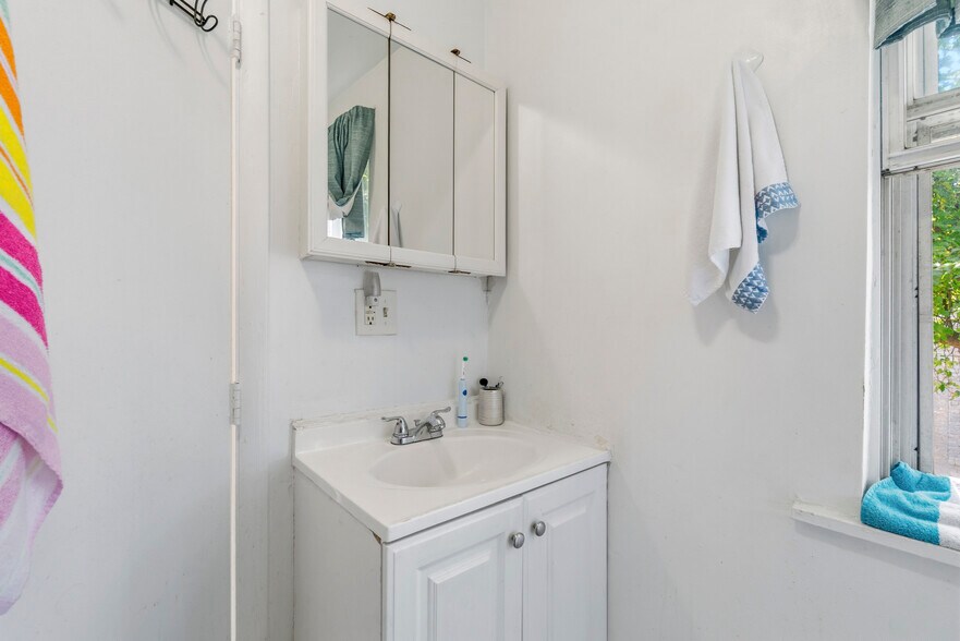 More Photos Of 873 W Lombard St, Baltimore Multifamily For Sale