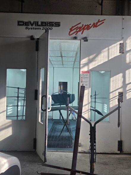 More Photos Of 369 Thomas St, Newark Auto Repair For Sale