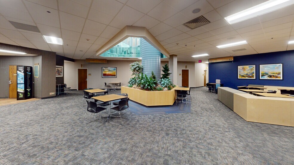 More Photos Of 1450 Energy Park Dr, Saint Paul Office For Lease
