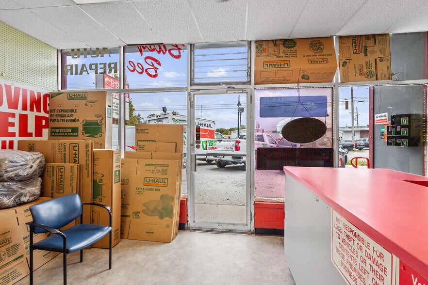 More Photos Of 1001-1003 Calumet Ave, Valparaiso Auto Repair For Sale