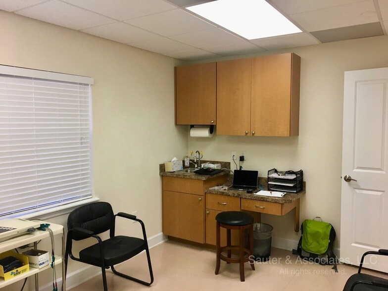 More Photos Of 7000 54th Ave N, Saint Petersburg Storefront Retail Office For Lease