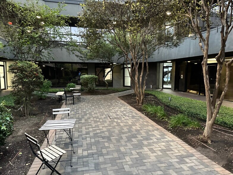 More Photos Of 1603 Babcock Rd, San Antonio Office For Lease