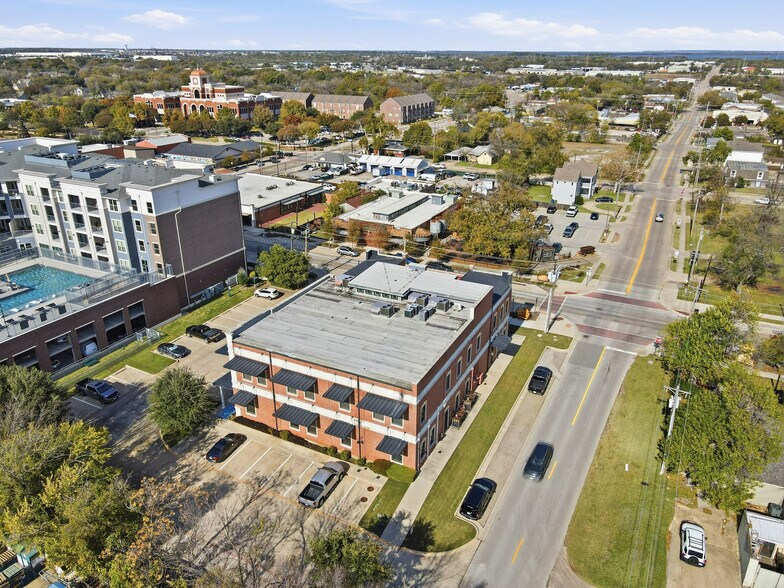 More Photos Of 140 E Main St, Lewisville Office For Sale