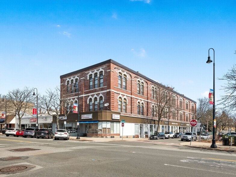 More Photos Of 416 Main St, Wakefield Office For Sale