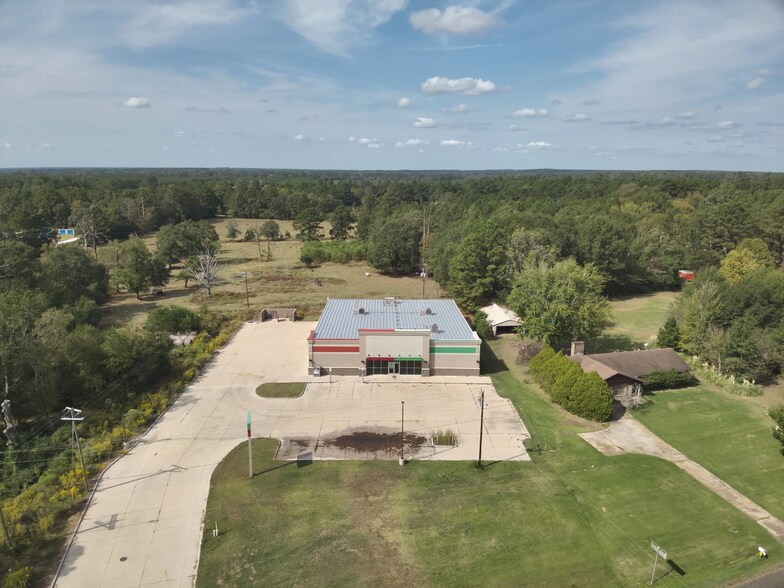 More Photos Of 175 US Highway 96 N, Pineland Freestanding For Sale