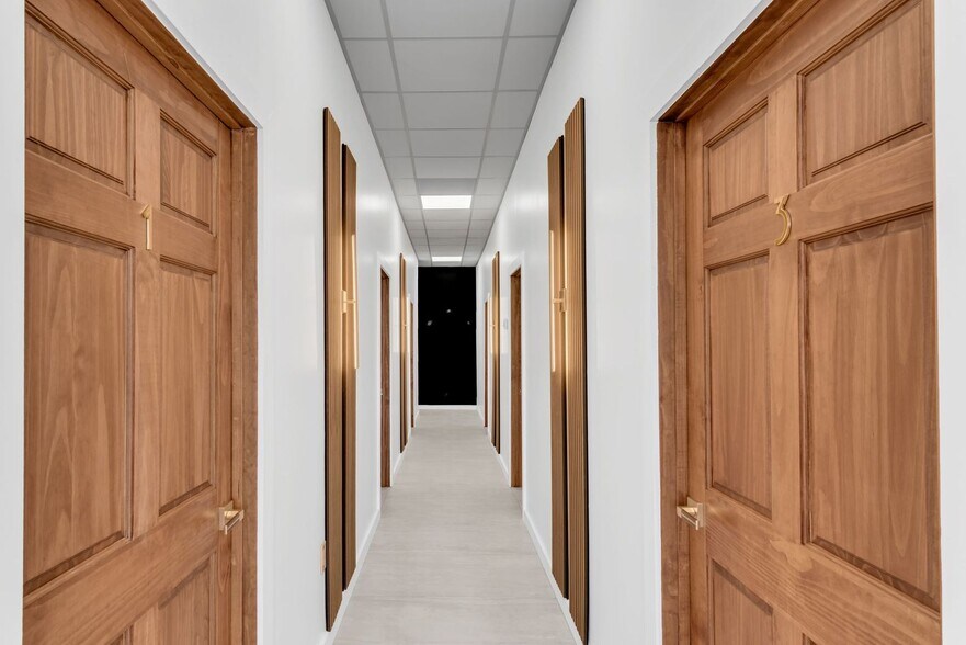 More Photos Of 7855 Roswell Rd, Sandy Springs Freestanding For Lease