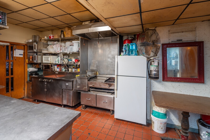More Photos Of 6071 S Archer Ave, Chicago Restaurant For Sale