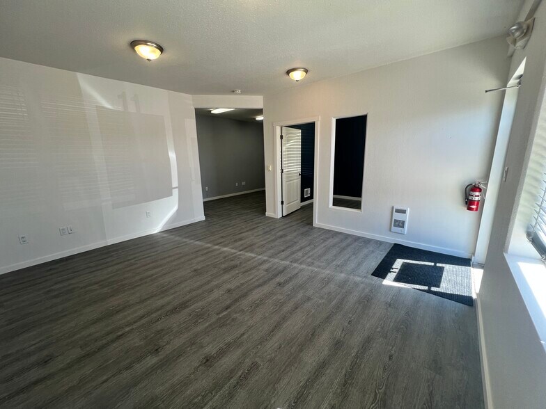 More Photos Of 7471 Edgar Industrial Bend, Red Deer Light Distribution For Sale