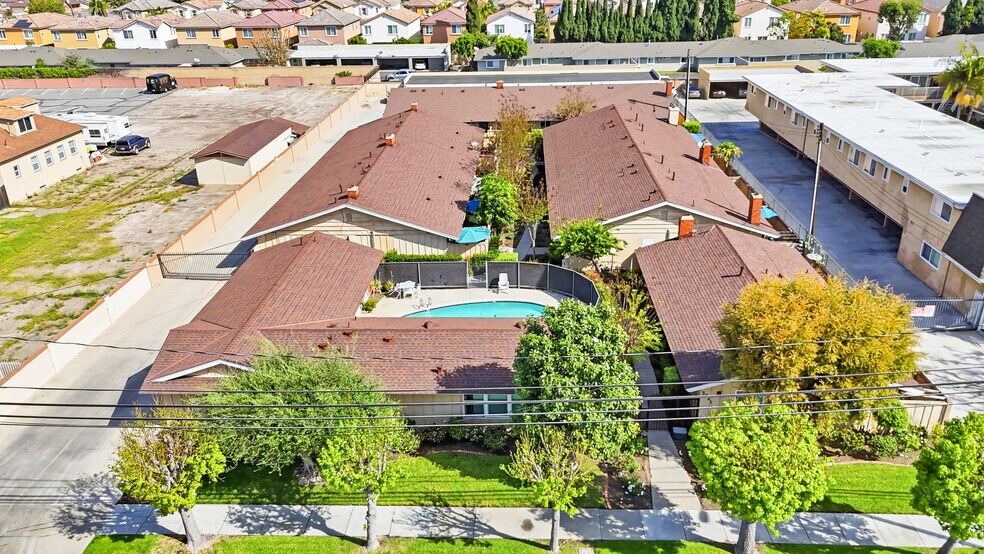 More Photos Of 3221 W Ball Rd, Anaheim Apartments For Sale