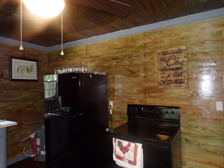 More Photos Of 450 S Oak St, Jackson Storefront Retail Office For Sale