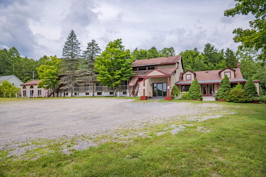 More Photos Of 6 Abroad Rd, West Dover Hotel For Sale