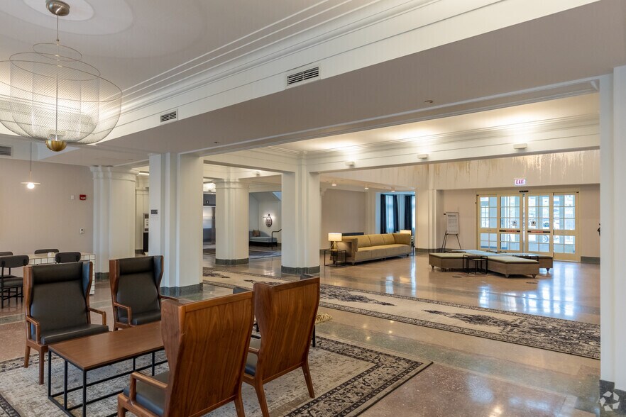 More Photos Of 1835 W Harrison St, Chicago Hospitality For Sale