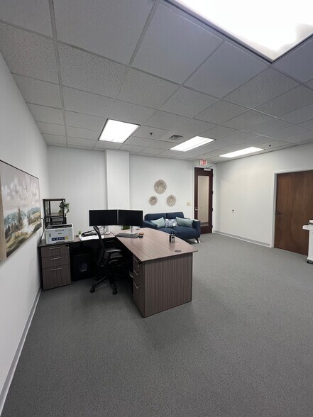More Photos Of 1000 N Ashley Dr, Tampa Office For Lease